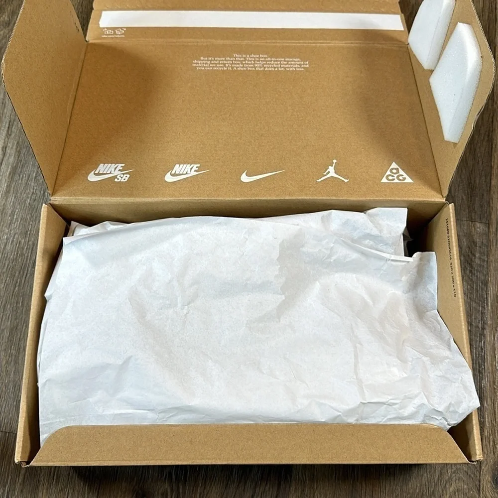 NWT Women Nike Air Zoom Pegasus Sneakers